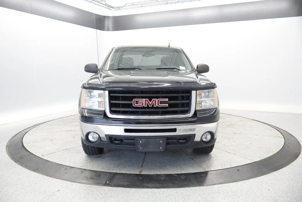 Used 2011 Black GMC SLE image 8