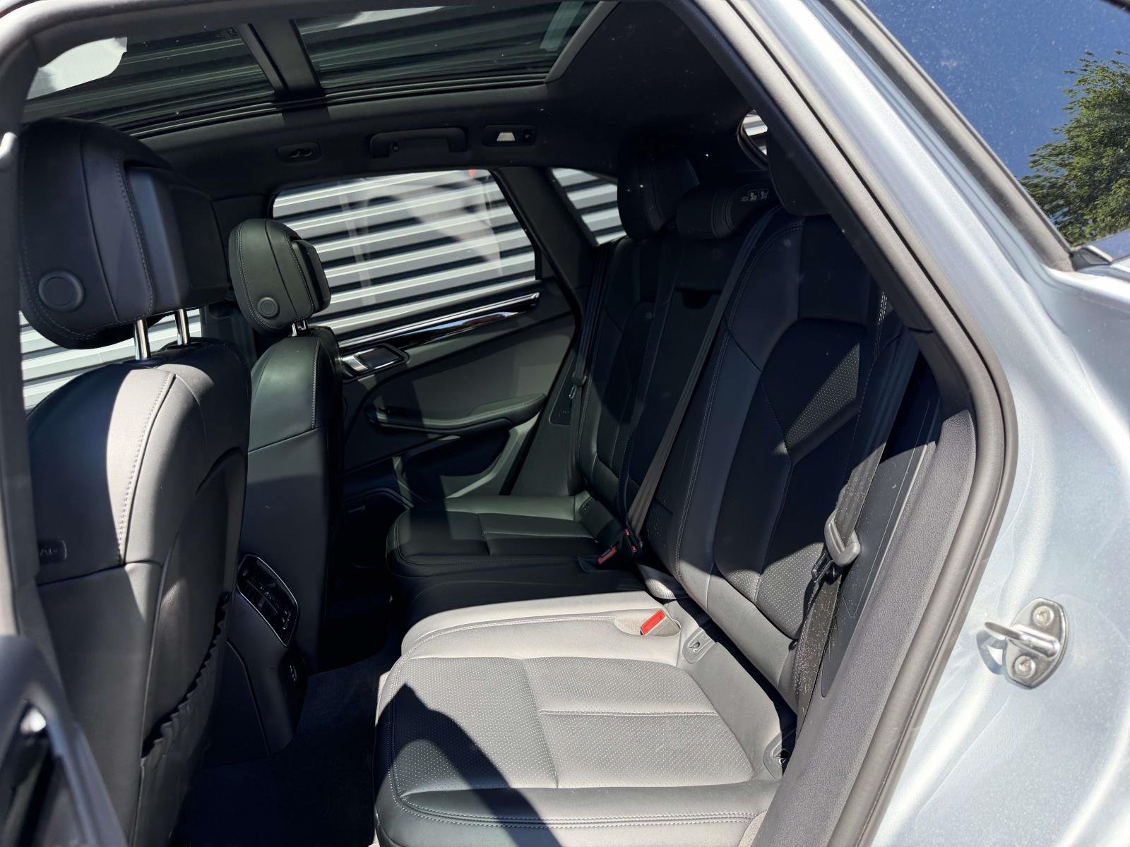 2026 Porsche Macan - Photo 15