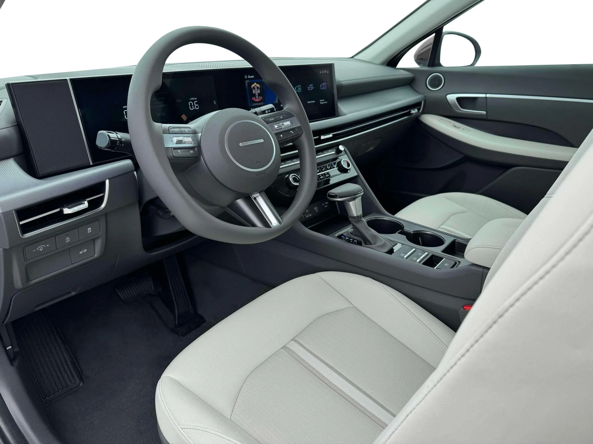 2025 Hyundai Sonata SE - Photo 14