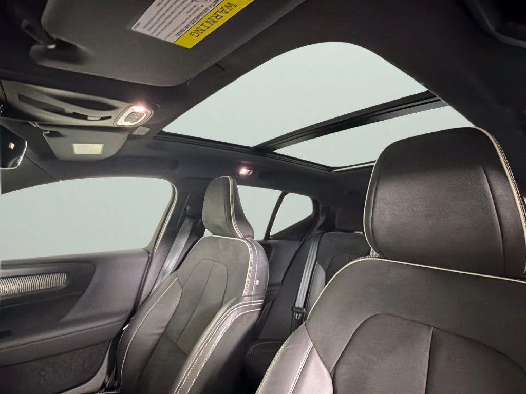 2021 Volvo XC40 R-Design - Photo 25