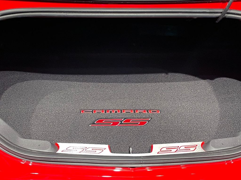 Used 2015 Red Chevrolet SS image 16