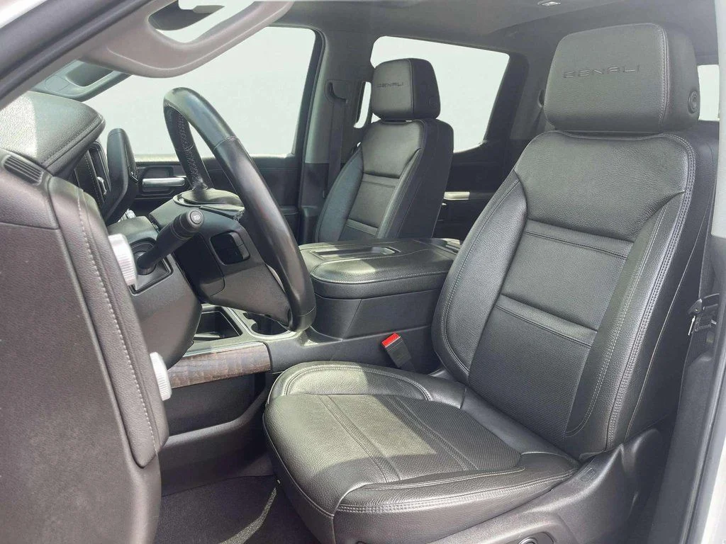 Used 2020 White Frost Tricoat GMC Denali image 22