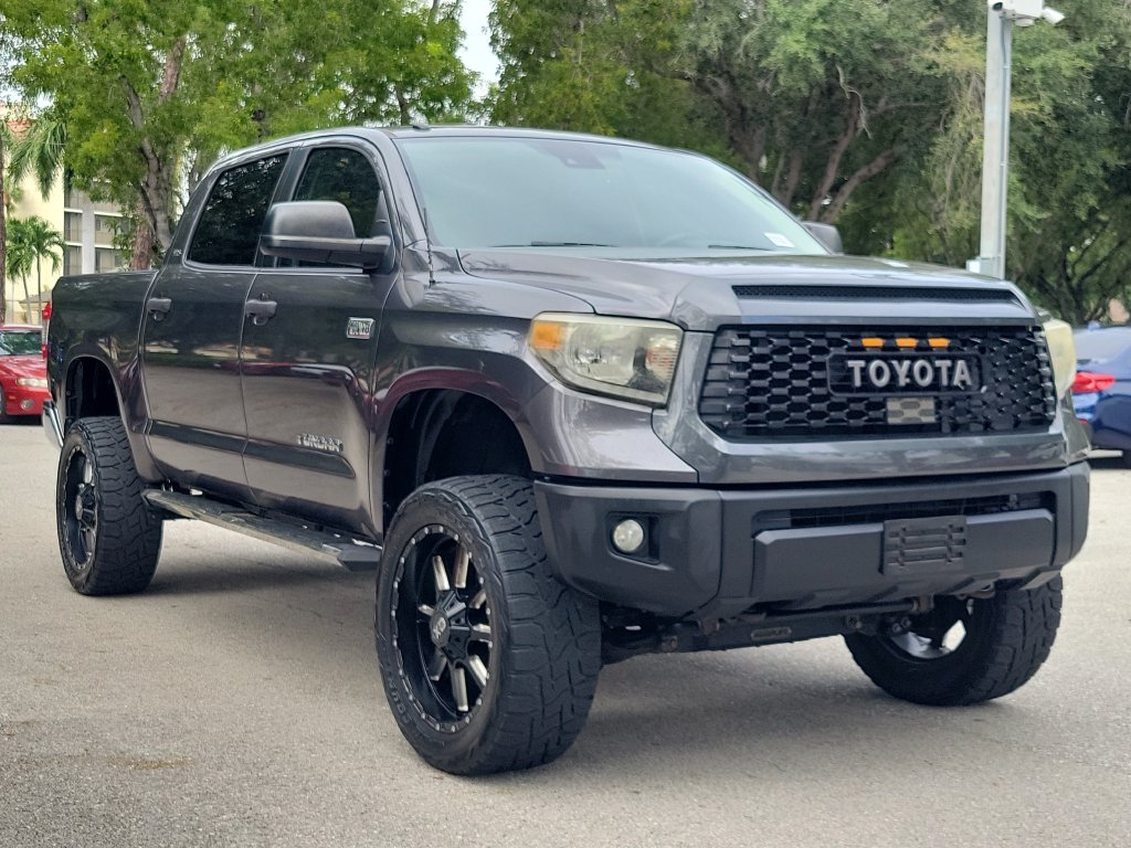 Used 2019 Gray Toyota SR5 image 3