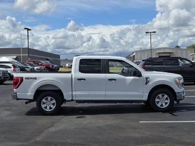 Used 2021 White Ford XLT image 3