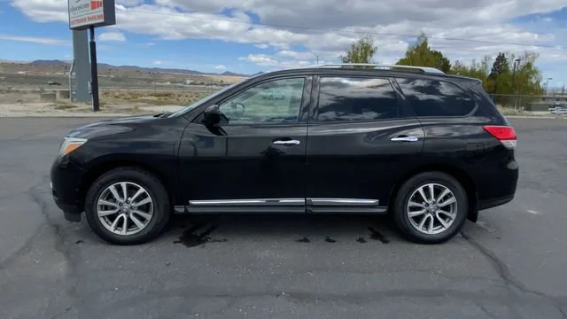 Used 2016 Black Nissan SL image 5