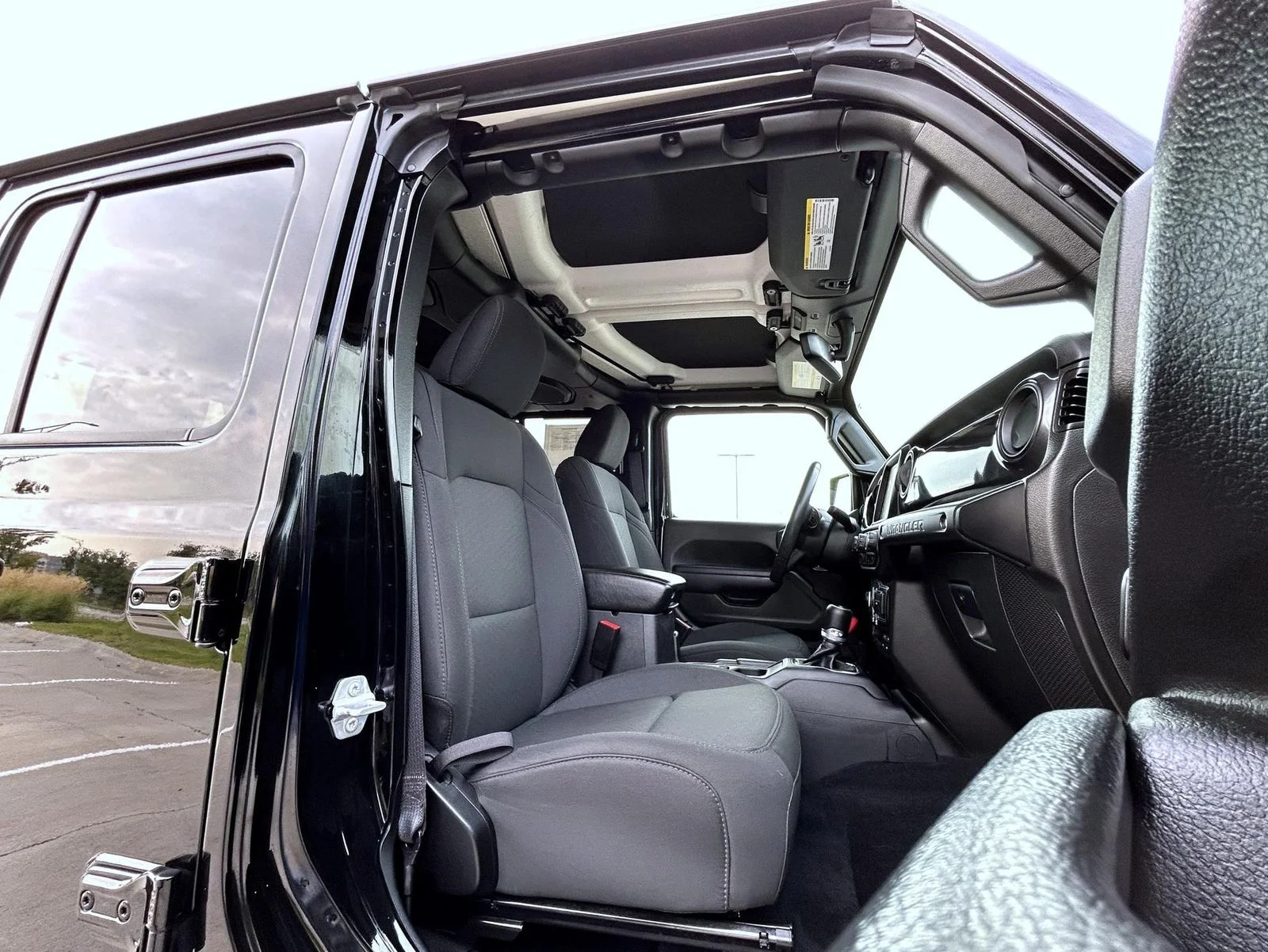 Used 2022 Black Jeep Unlimited Sport Altitude image 15