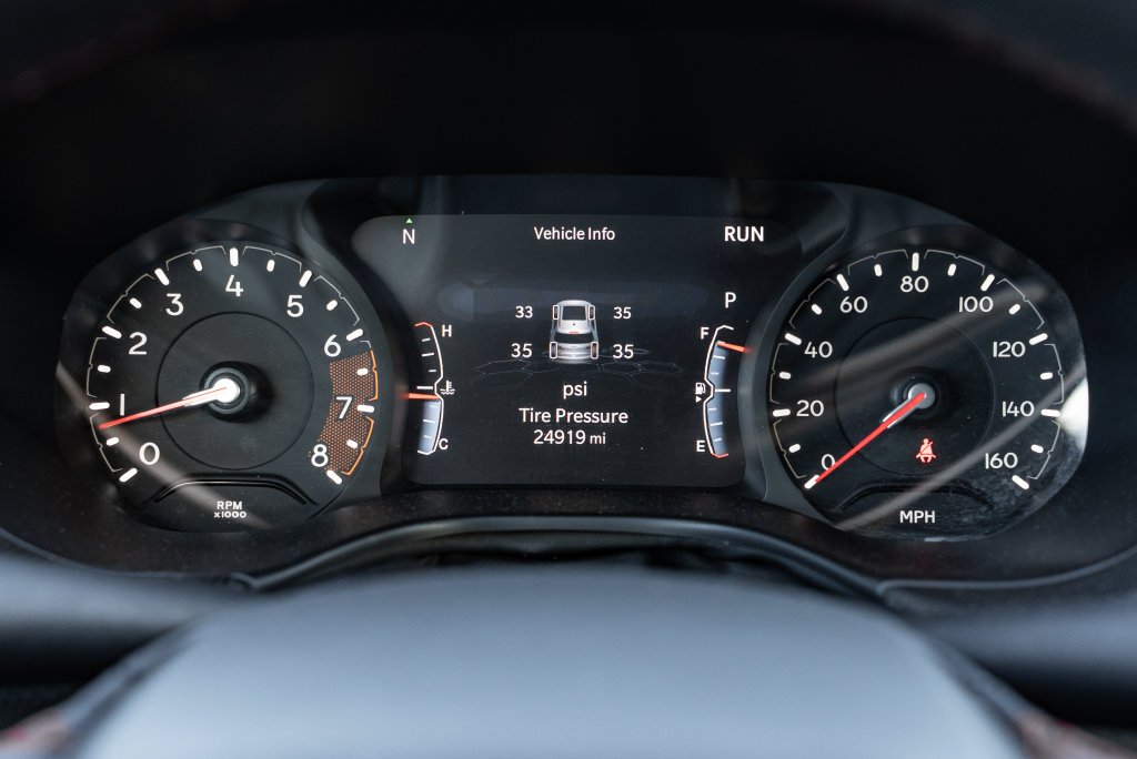 Used 2025 Diamond Black Crystal Pearlcoat Jeep Trailhawk image 15