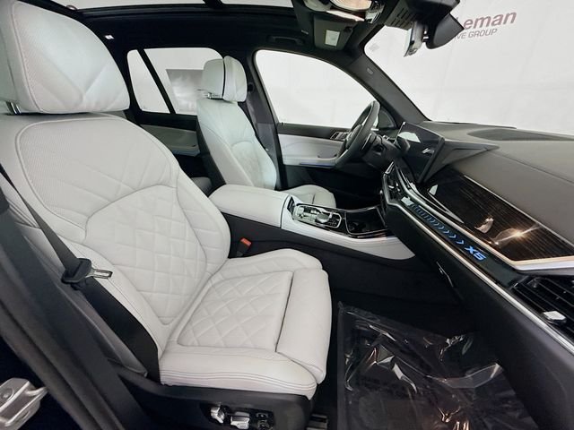 New 2026 Carbon Black Metallic BMW xDrive50e image 30