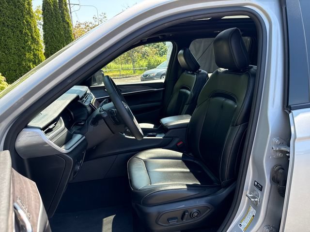 Used 2024 Silver Zynith Jeep 4xe image 17
