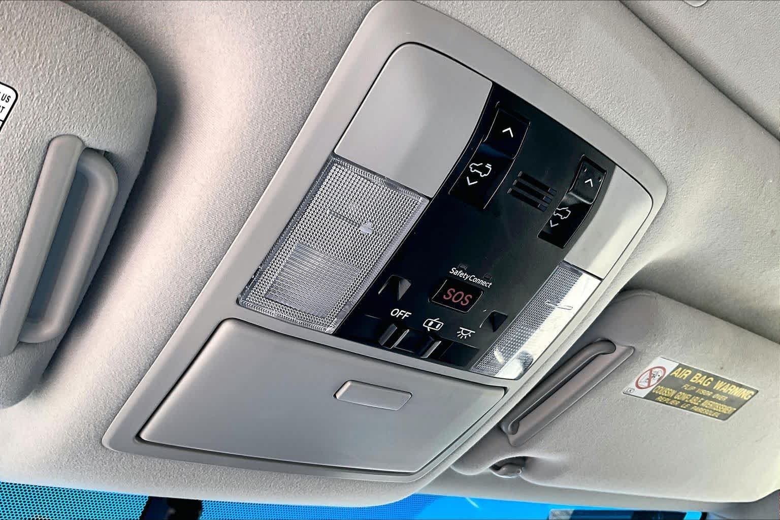 Used 2015 Silver Lining Metallic Lexus  image 34