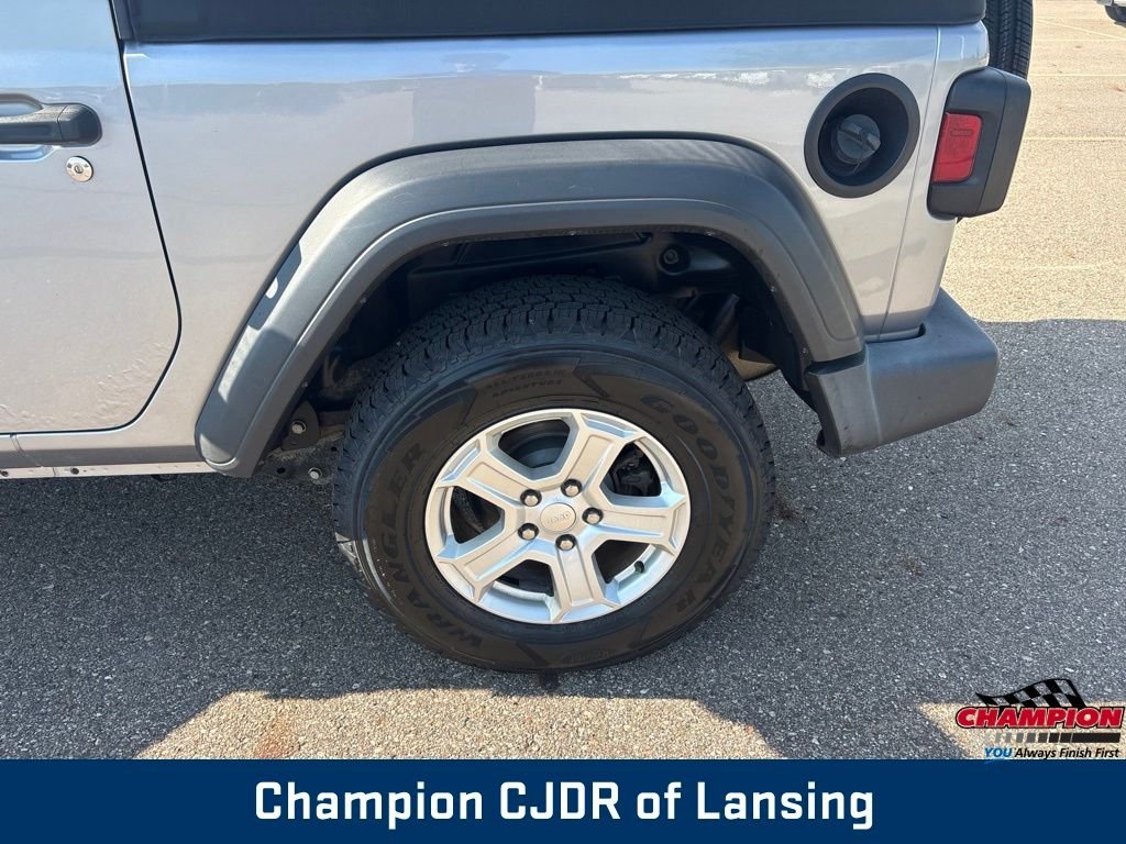 Used 2019 Silver Jeep Sport S image 28