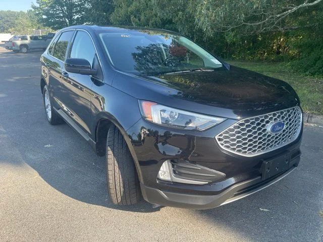 Used 2023 Black Ford SEL image 6