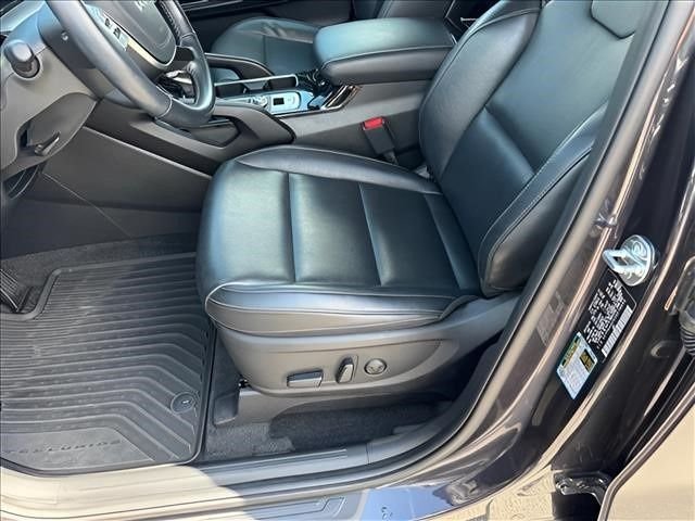 Used 2025 Gray Kia S image 7