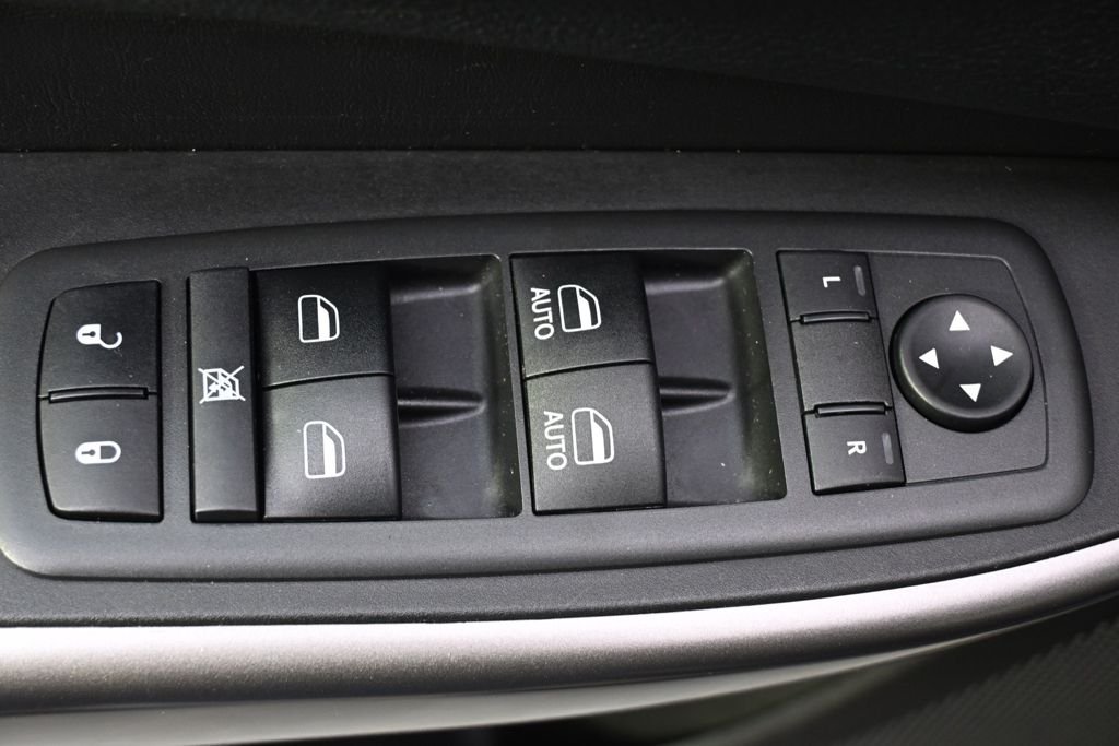 Used 2019 Blue Jeep Limited image 22