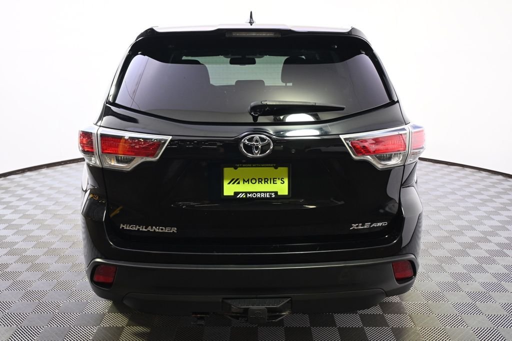 Used 2015 Attitude Black Metallic Toyota XLE V6 image 5