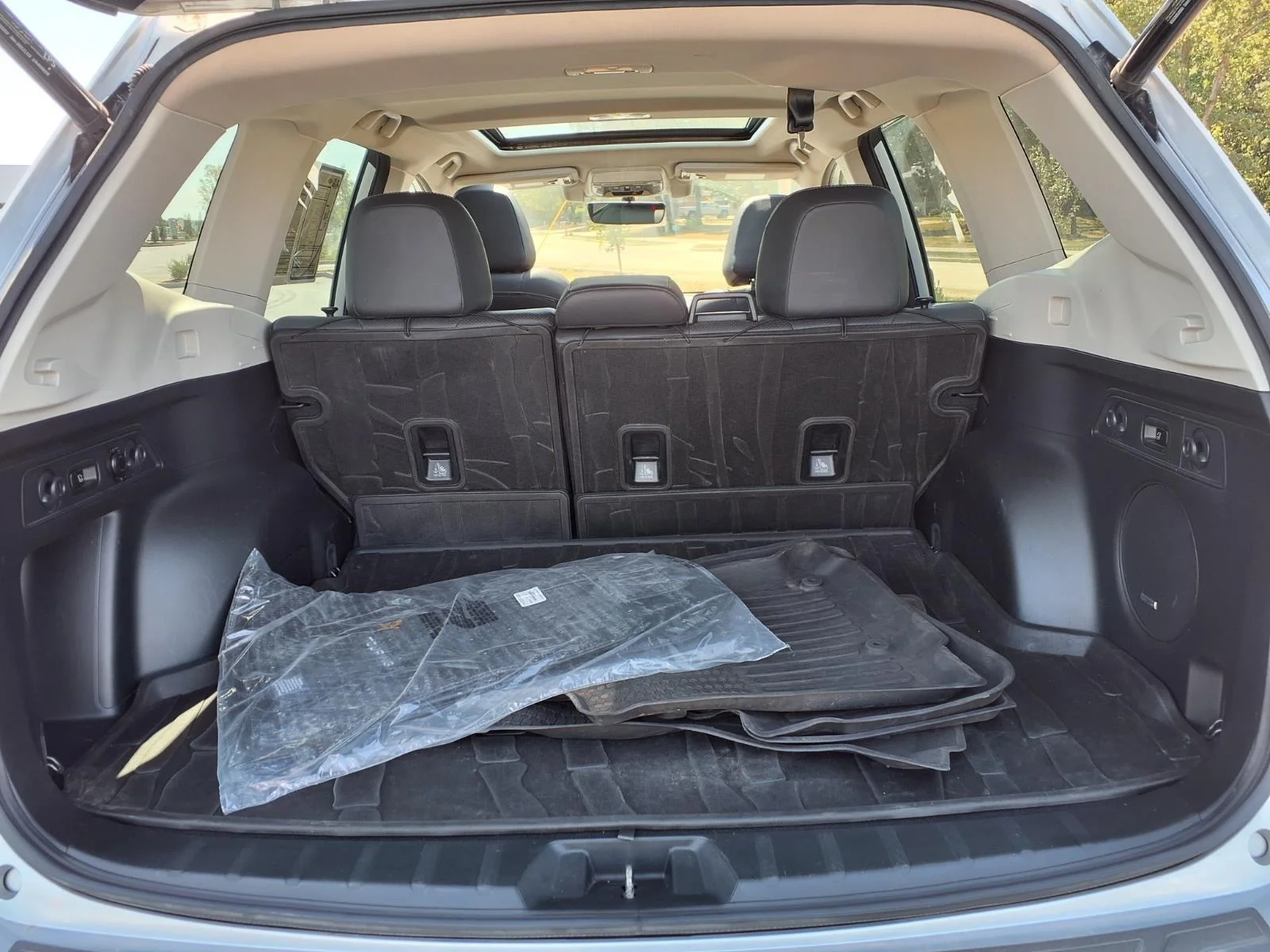 Used 2020 Ice Silver Metallic Subaru Touring image 28