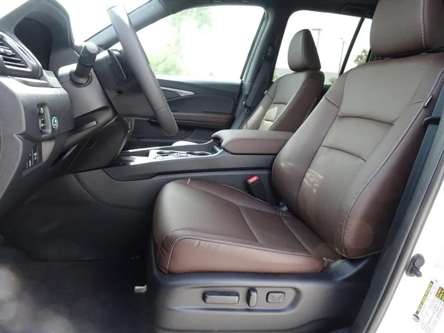 New 2026 Platinum White Pearl Honda RTL image 7