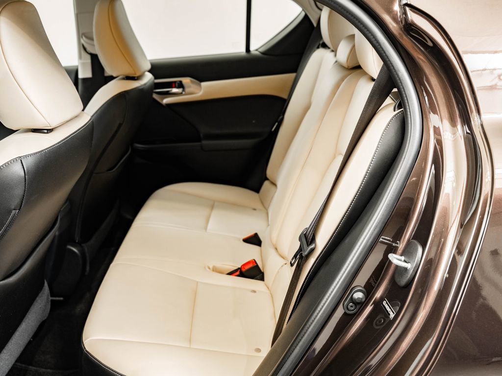 Used 2014 Pearl Lexus 200h image 40