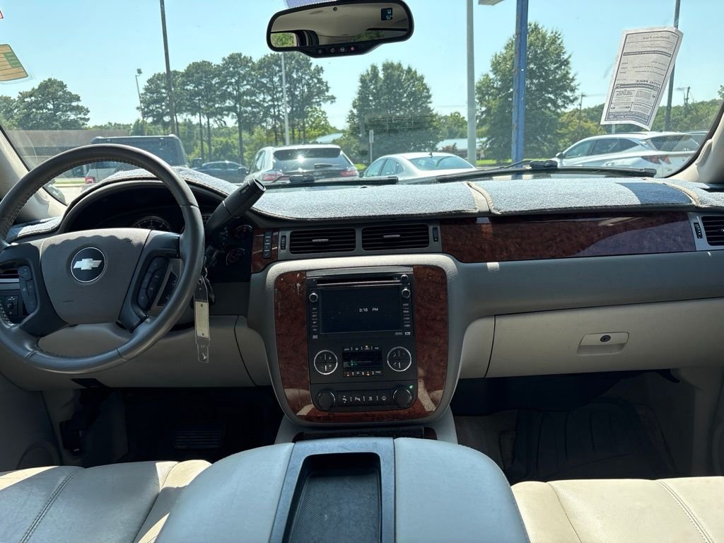 Used 2008 Silver Chevrolet LTZ image 9