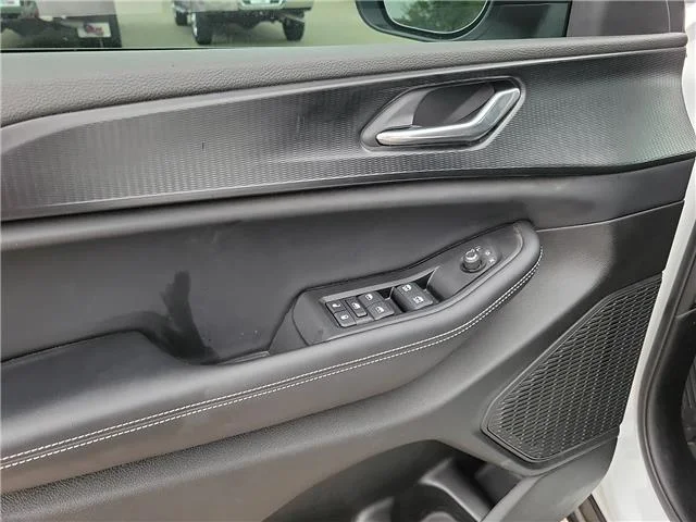 Used 2025 White. Jeep Laredo 4x2 image 11