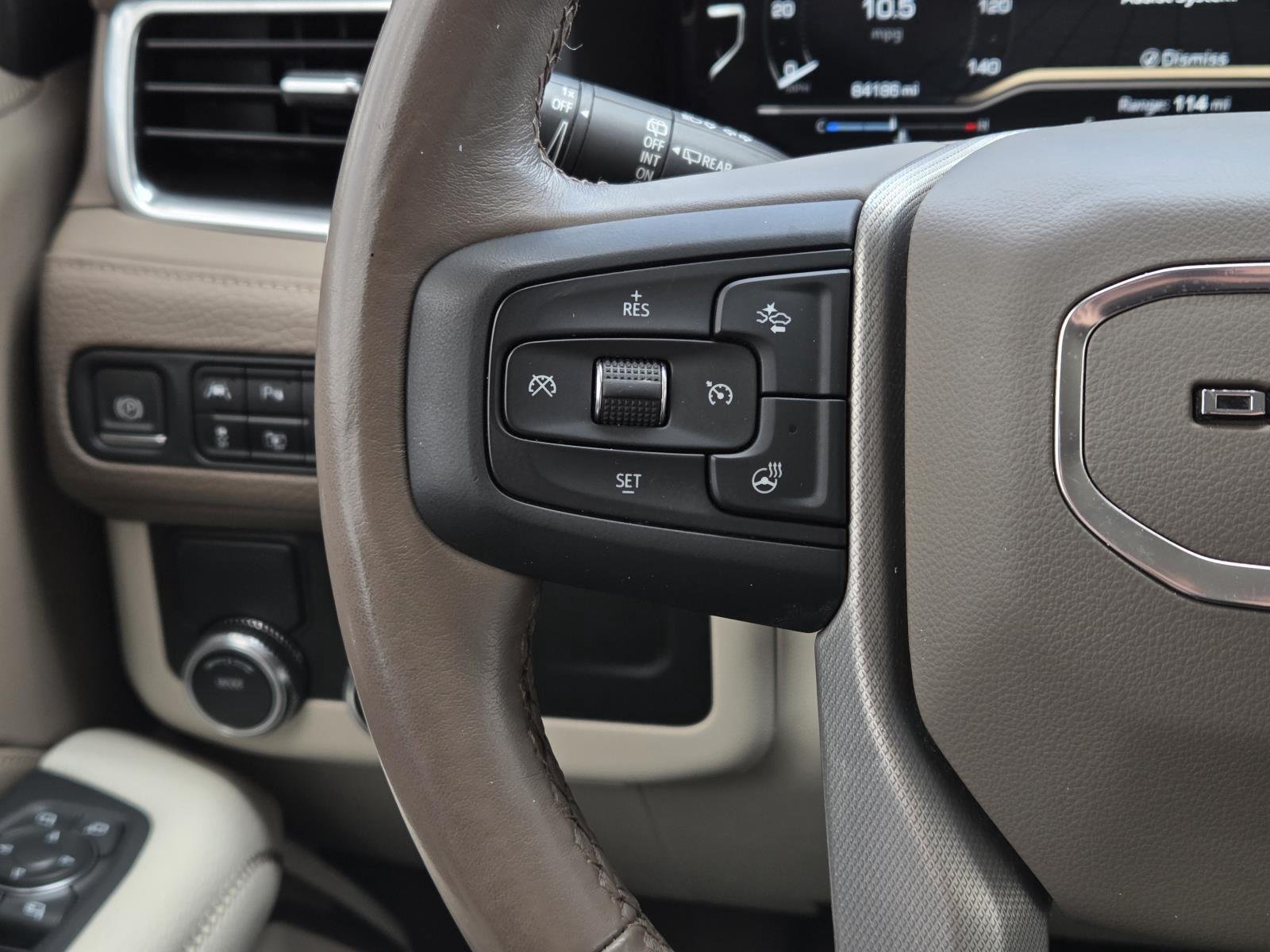 Used 2022 White Frost Tricoat GMC Denali image 19