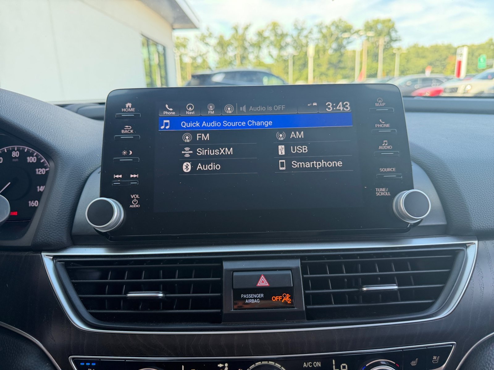 2022 Honda Accord Hybrid Touring - Photo 19