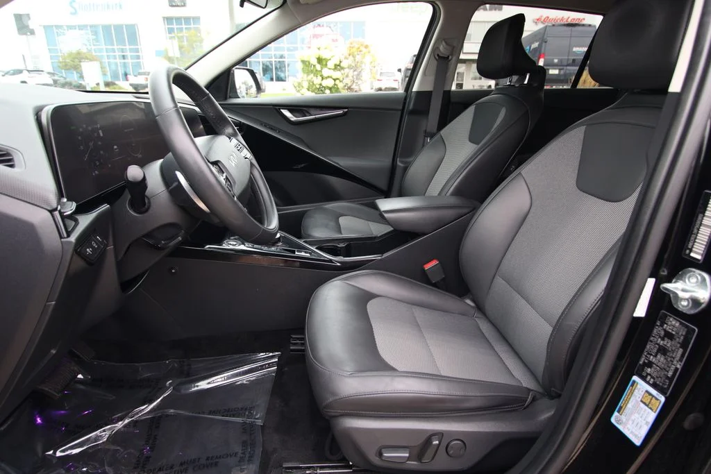Used 2023 Black Kia Wind image 6