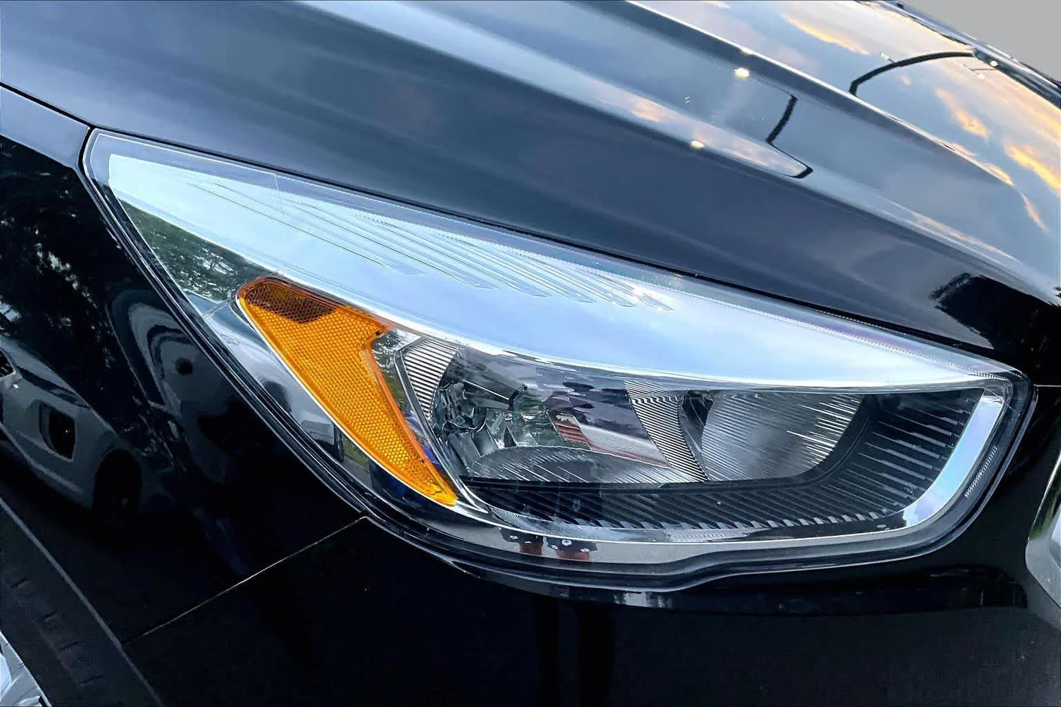 Used 2019 Agate Black Ford SE image 25