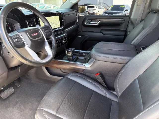 Used 2023 White GMC SLT image 19
