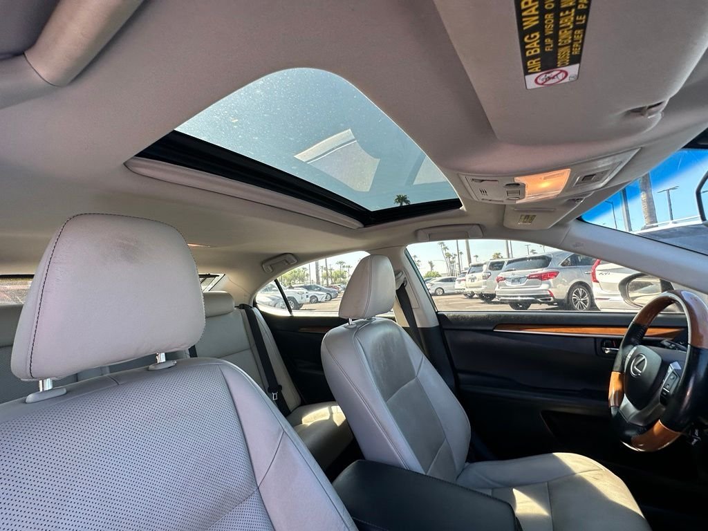 Used 2014 Silver Lexus 300h image 22