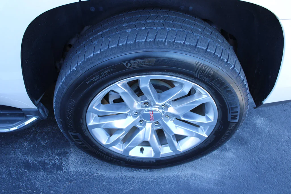 Used 2015 White Diamond Clearcoat GMC SLT image 8