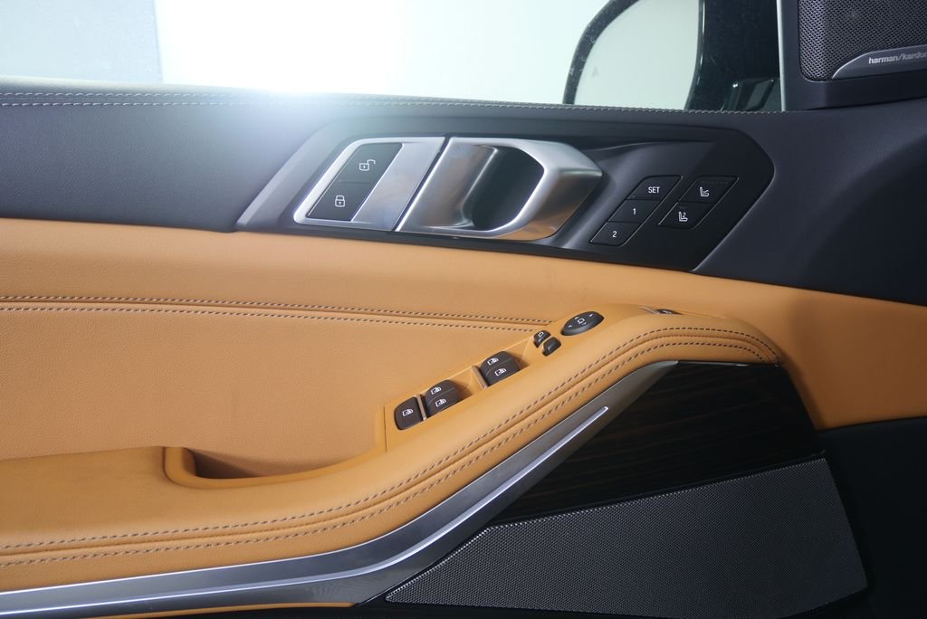 New 2026 Dravit Grey Metallic BMW xDrive50e image 8