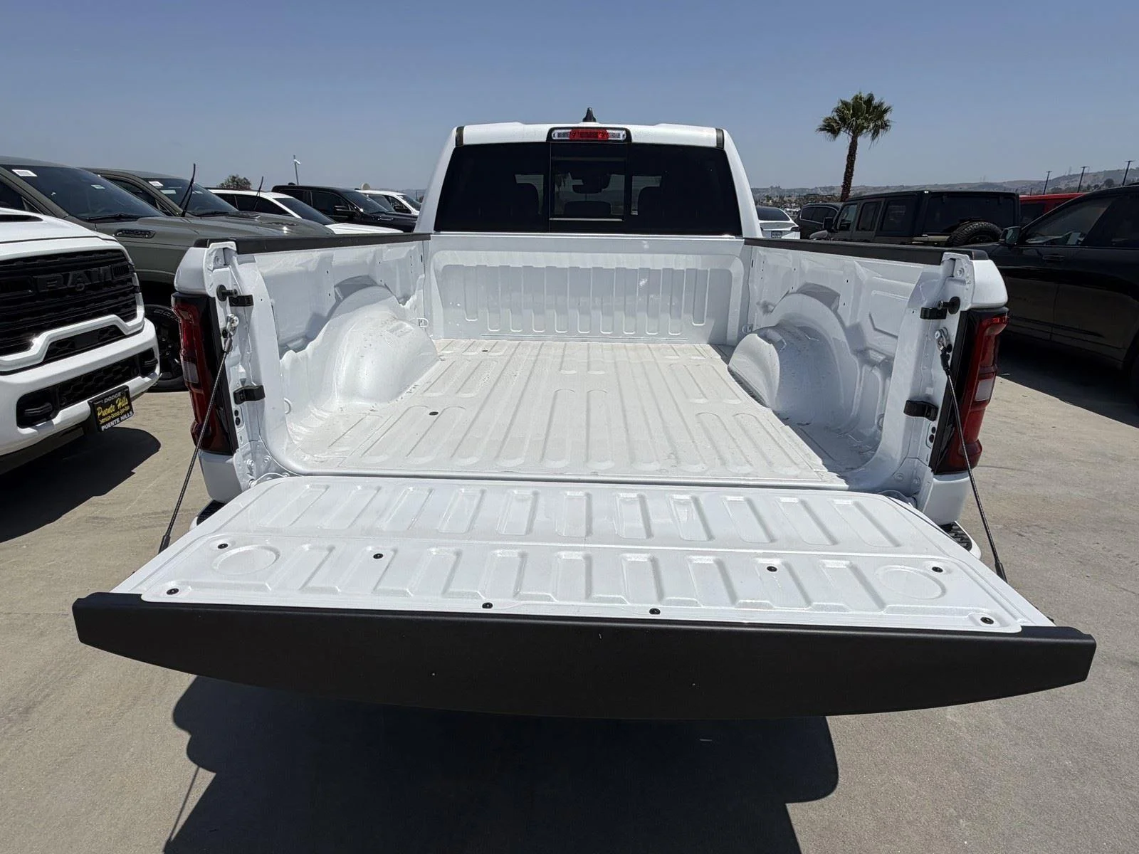New 2026 Ivory White Tri-Coat Pearl-Coat Exterior Paint RAM Laramie image 16
