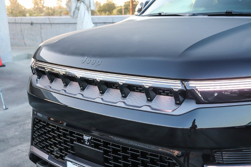 New 2026 Black Jeep Summit Obsidian image 6