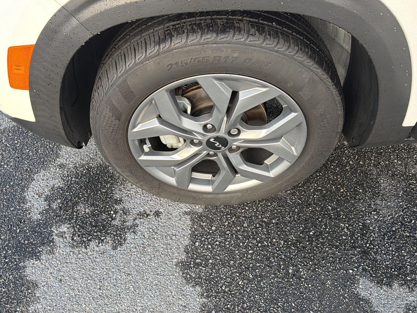 Used 2024 Snow White Pearl Kia S image 35