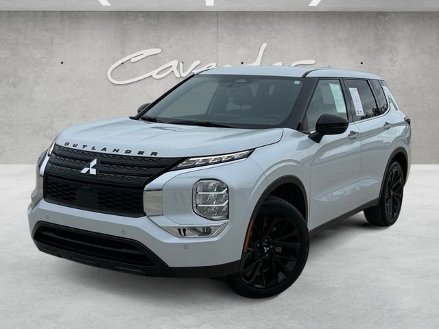 2023 Mitsubishi Outlander SE Black Edition 2WD's photo