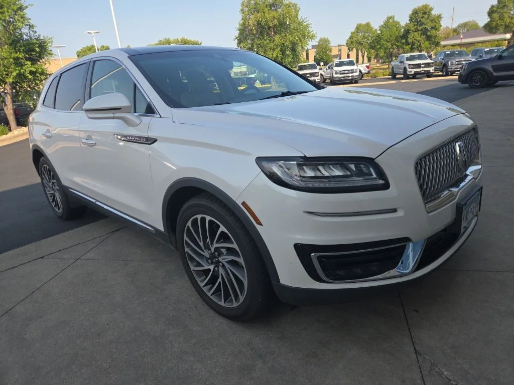 Used 2019 White Lincoln Reserve image 2