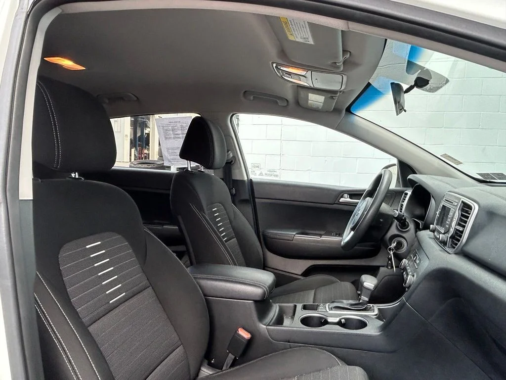 Used 2018 Clear White Kia LX image 22
