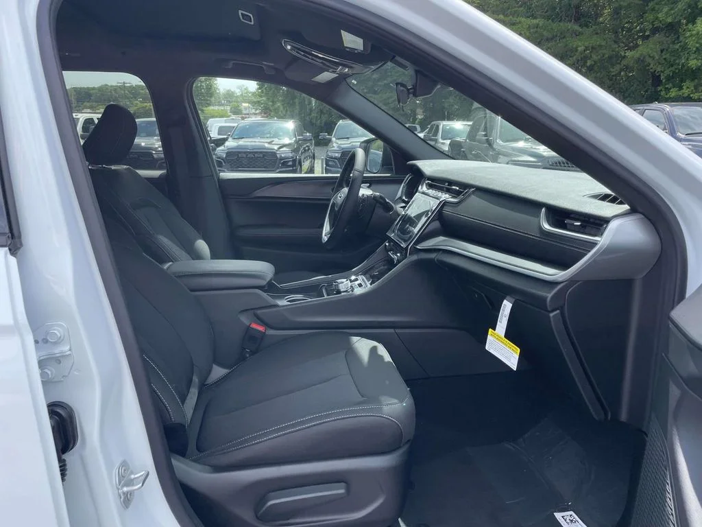 New 2026 Bright White Clearcoat Jeep Laredo image 15