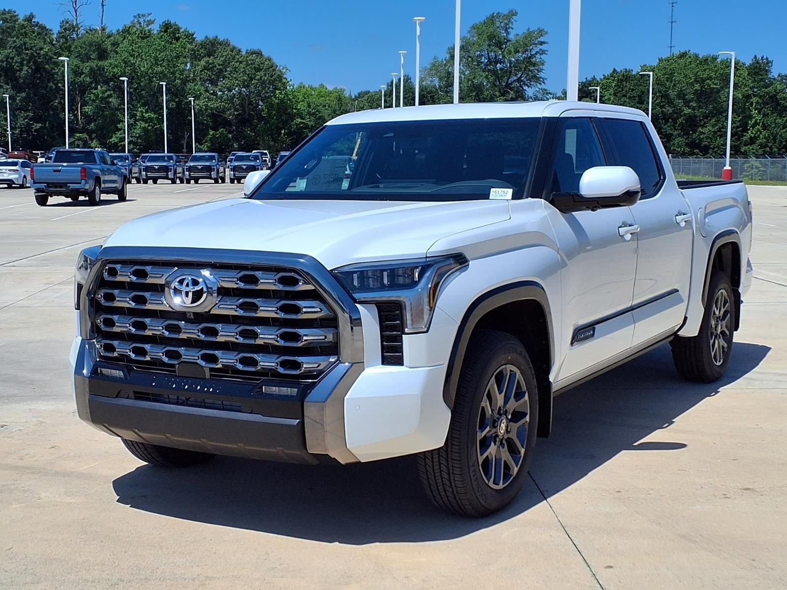 New 2026 Wind Chill Pearl <sup>1</sup> Toyota  Platinum image 3