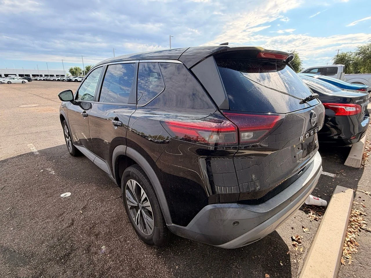 Used 2022 Super Black Nissan SV image 5