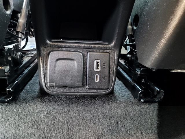 Used 2022 Red Buick Essence image 13