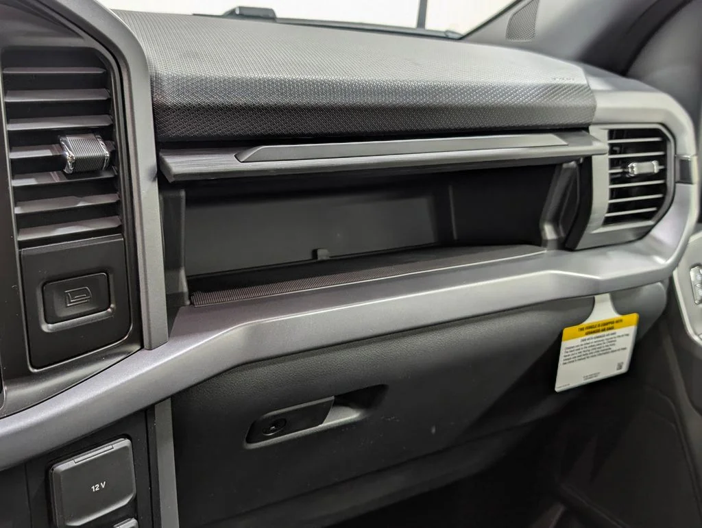 New 2026 Oxford White Ford XLT image 8