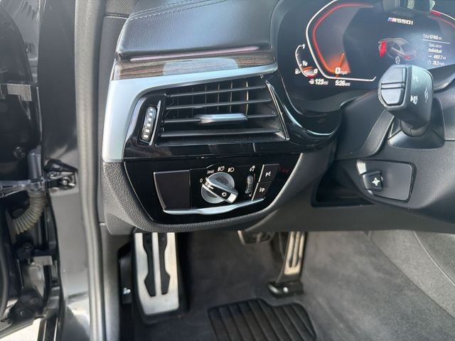 2021 BMW 5 Series M550i - Photo 11
