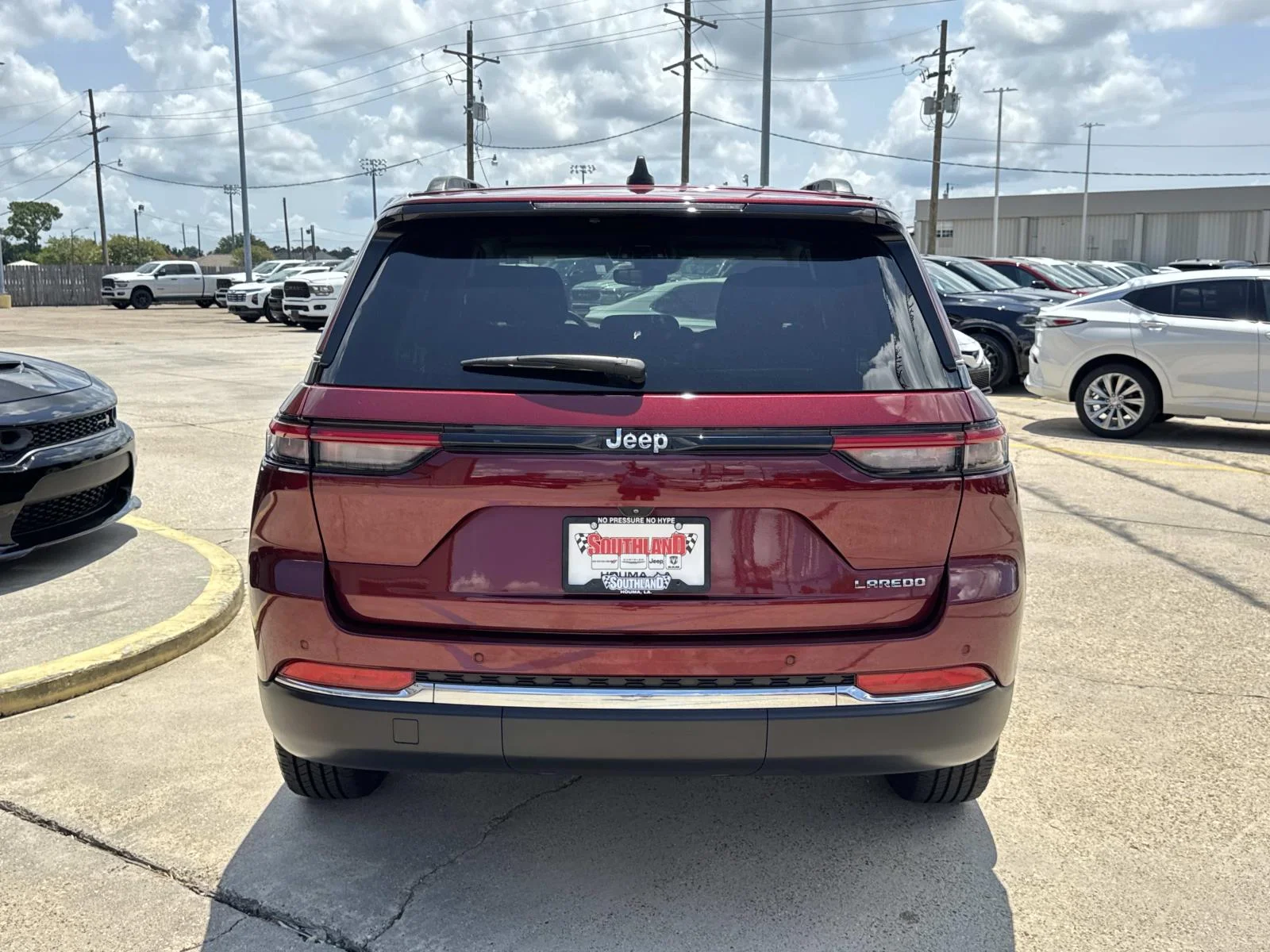 Used 2024 Velvet Red Pearlcoat Jeep Laredo image 6