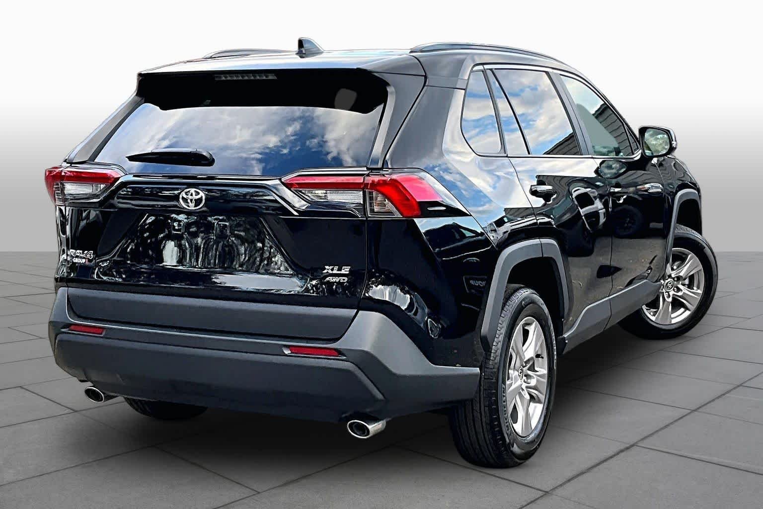 Used 2025 Midnight Black Metallic Toyota XLE image 13