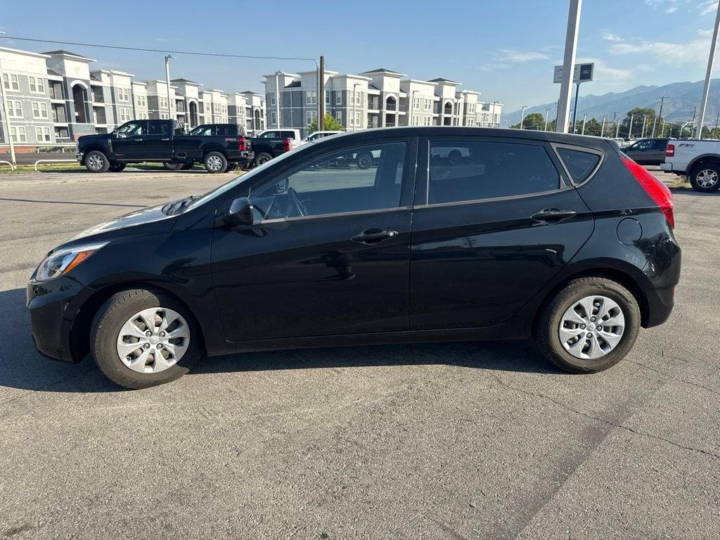 Used 2016 Ultra Black Pearl Hyundai SE image 13