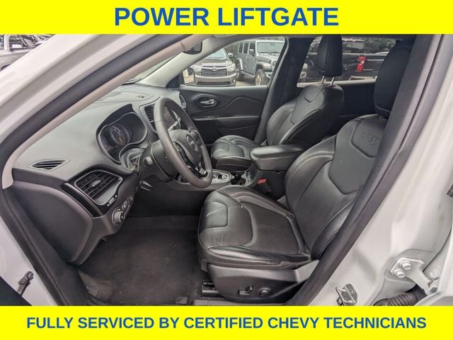Used 2023 White Jeep Altitude image 13