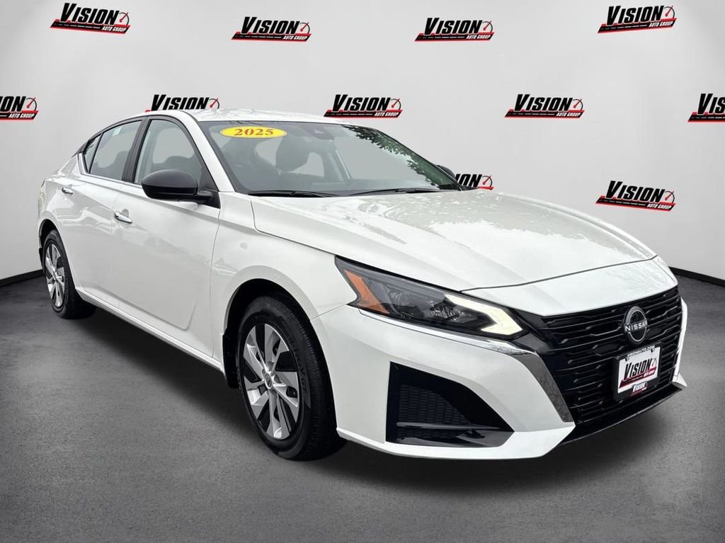 Certified Used 2025 White Nissan 2.5 S image 3