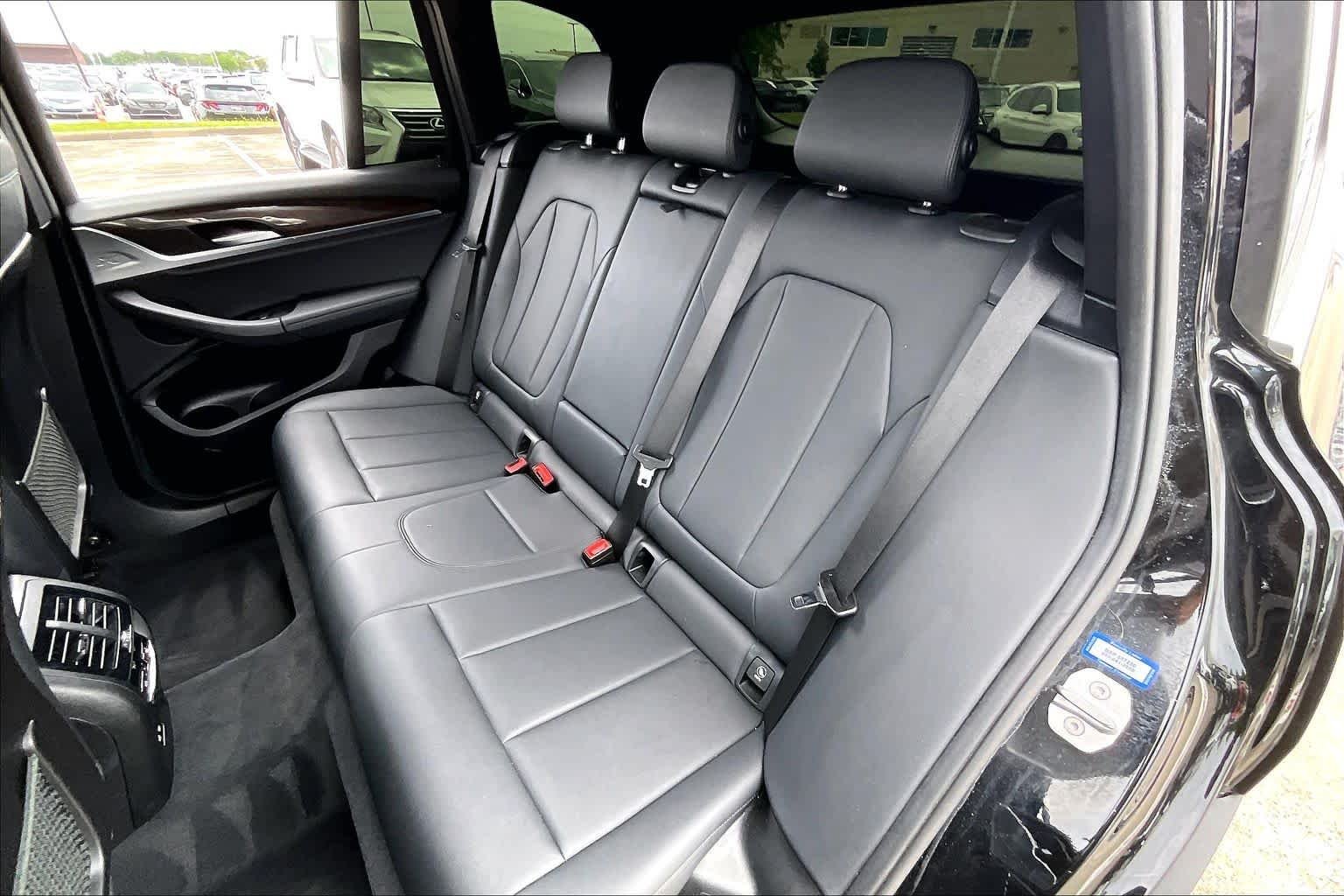 Used 2020 Jet Black BMW sDrive30i image 19
